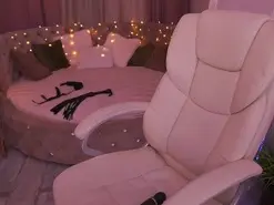 KissableKira  live sex cam