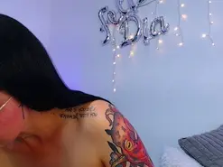 Isa_Maiden18  live sex cam