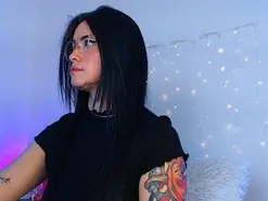 Isa_Maiden18  live sex cam