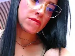 Isa_Maiden18  live sex cam