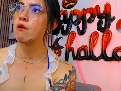 Isa_Maiden18  live sex cam