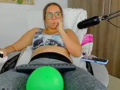 Isa_loves_cum  live sex cam