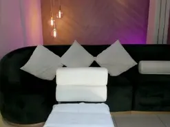 NiaHolland  live sex cam