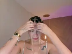 NiaHolland  live sex cam
