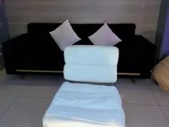 NiaHolland  live sex cam
