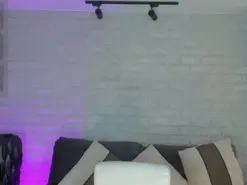NiaHolland  live sex cam