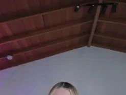NiaHolland  live sex cam