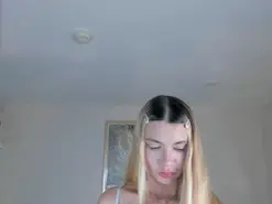 NiaHolland  live sex cam