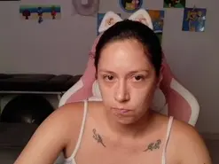 HotMommyMia  live sex cam