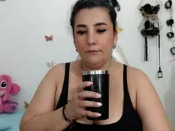 Mom_hot  live sex cam