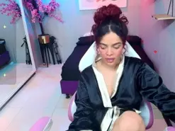 Maggy_T18  live sex cam