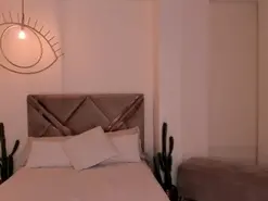 LizzHamilton  live sex cam