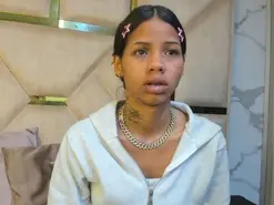 Bratz75  live sex cam