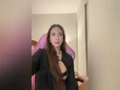 CalienteMorena1  live sex cam