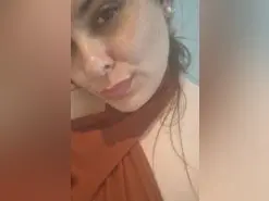 Avril_xo  live sex cam