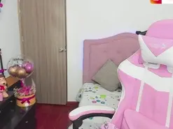 Hot_moon_18  live sex cam