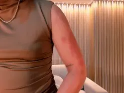 HaleyGreen1  live sex cam