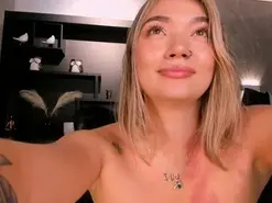 HaleyGreen1  live sex cam