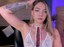 HaleyGreen1  live sex cam
