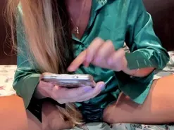 Ultrachick  live sex cam