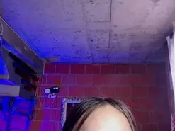 Taniaqueen19  live sex cam