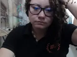 Curly_greeneyed  live sex cam