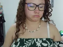 Curly_greeneyed  live sex cam