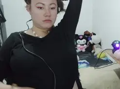 Curly_greeneyed  live sex cam