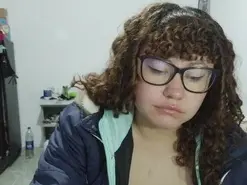 Curly_greeneyed  live sex cam
