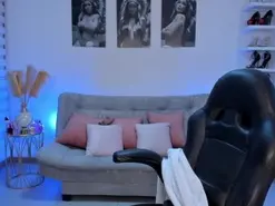 Puiyeee  live sex cam