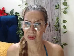 Rossana_45  live sex cam