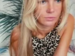 NaomiMelone  live sex cam