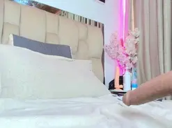 Naia_x  live sex cam