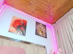 Naia_x  live sex cam