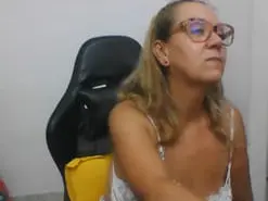 Yeslluisa3072  live sex cam