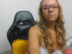 Yeslluisa3072  live sex cam