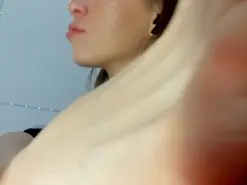 Roxanne_jones1  live sex cam