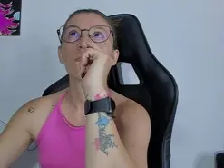 Roxanne_jones1  live sex cam