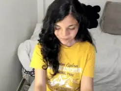 Soylucy24  live sex cam