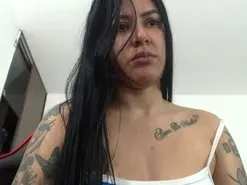 Queensquirt33  live sex cam