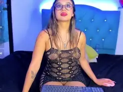 Katyy_b  live sex cam