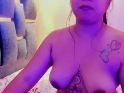 Naomi120  live sex cam