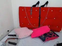 Latinahotboddy  live sex cam