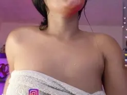 LittleVixen18  live sex cam