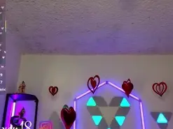 LittleVixen18  live sex cam