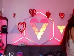 LittleVixen18  live sex cam