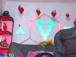 LittleVixen18  live sex cam