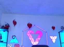 LittleVixen18  live sex cam