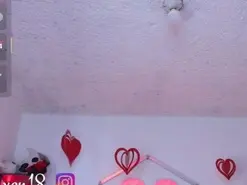 LittleVixen18  live sex cam