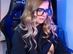 Shy_avrill  live sex cam